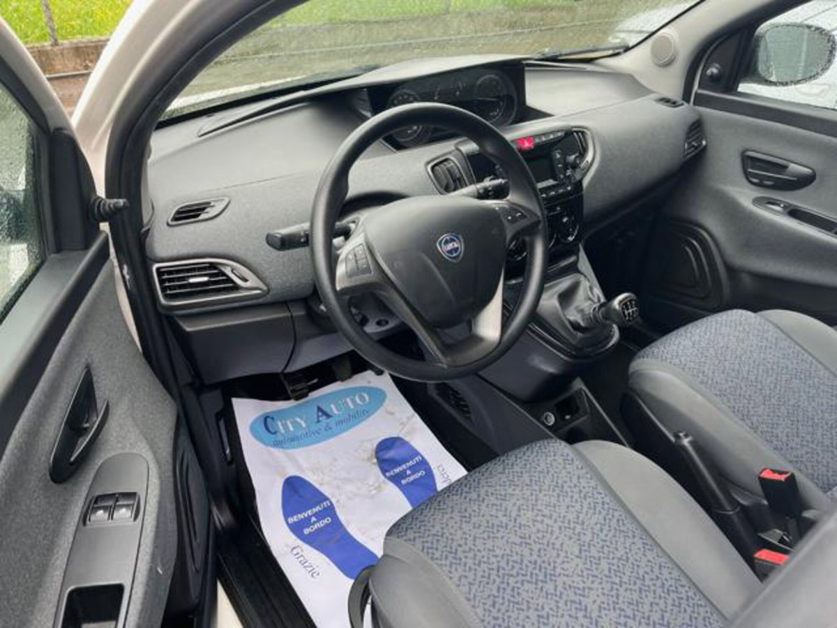 Lancia Ypsilon 1.0 FireFly 5 porte S&S Hybrid Ecochic Silver (7)