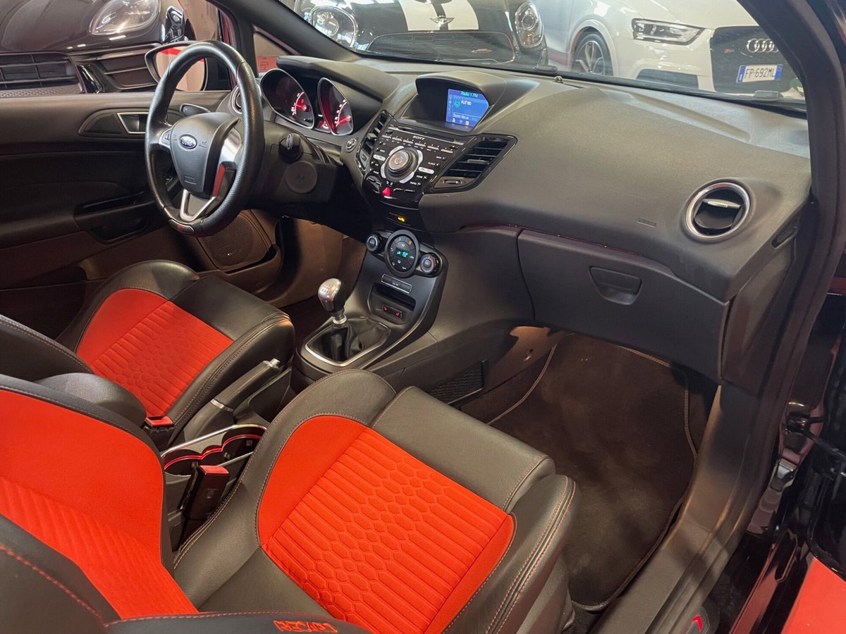Ford Fiesta 1.6 182CV 3 porte ST (13)