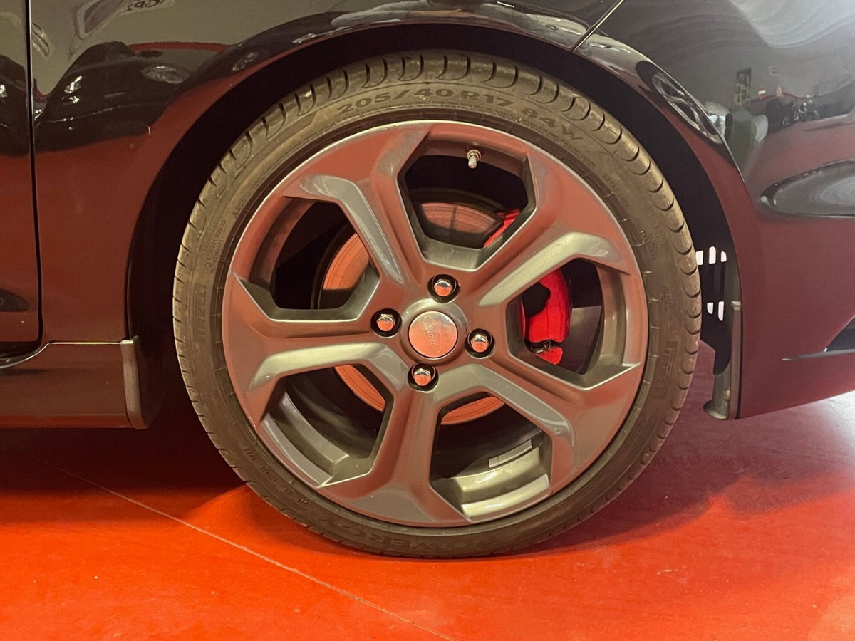Ford Fiesta 1.6 182CV 3 porte ST (15)