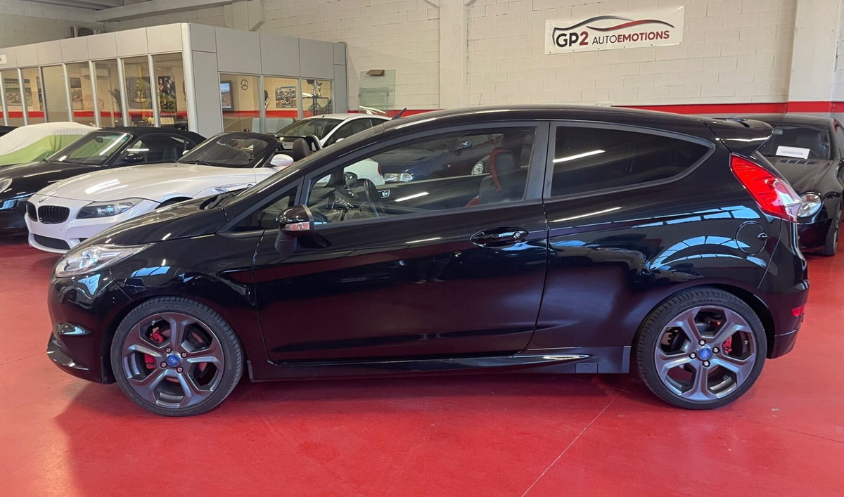 Ford Fiesta 1.6 182CV 3 porte ST (2)