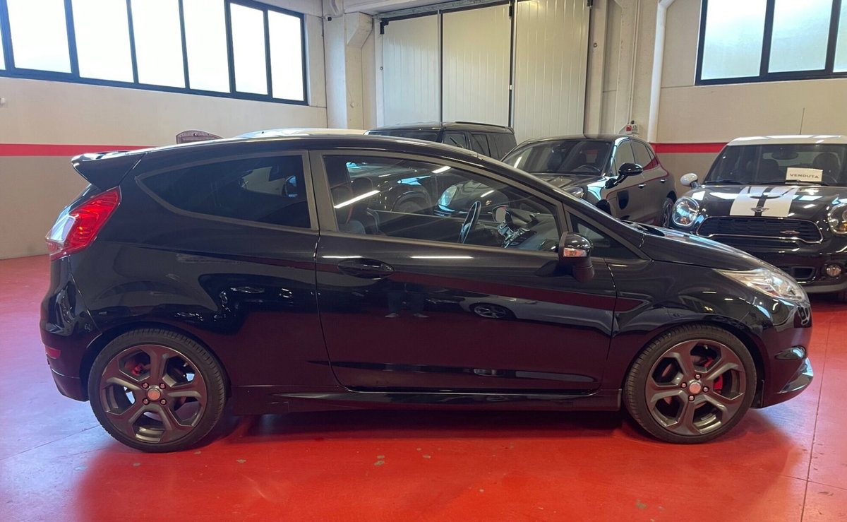 Ford Fiesta 1.6 182CV 3 porte ST (6)