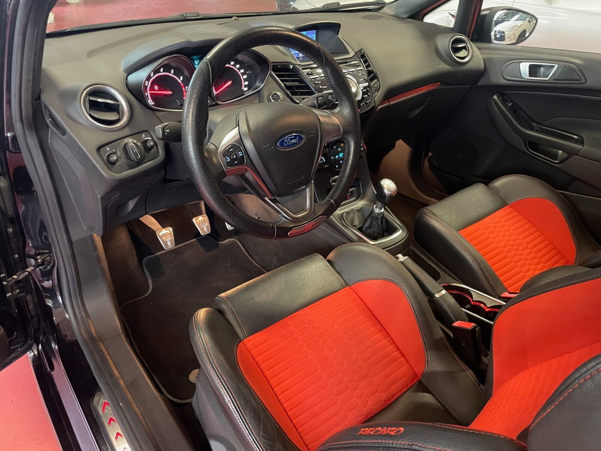 Ford Fiesta 1.6 182CV 3 porte ST (9)