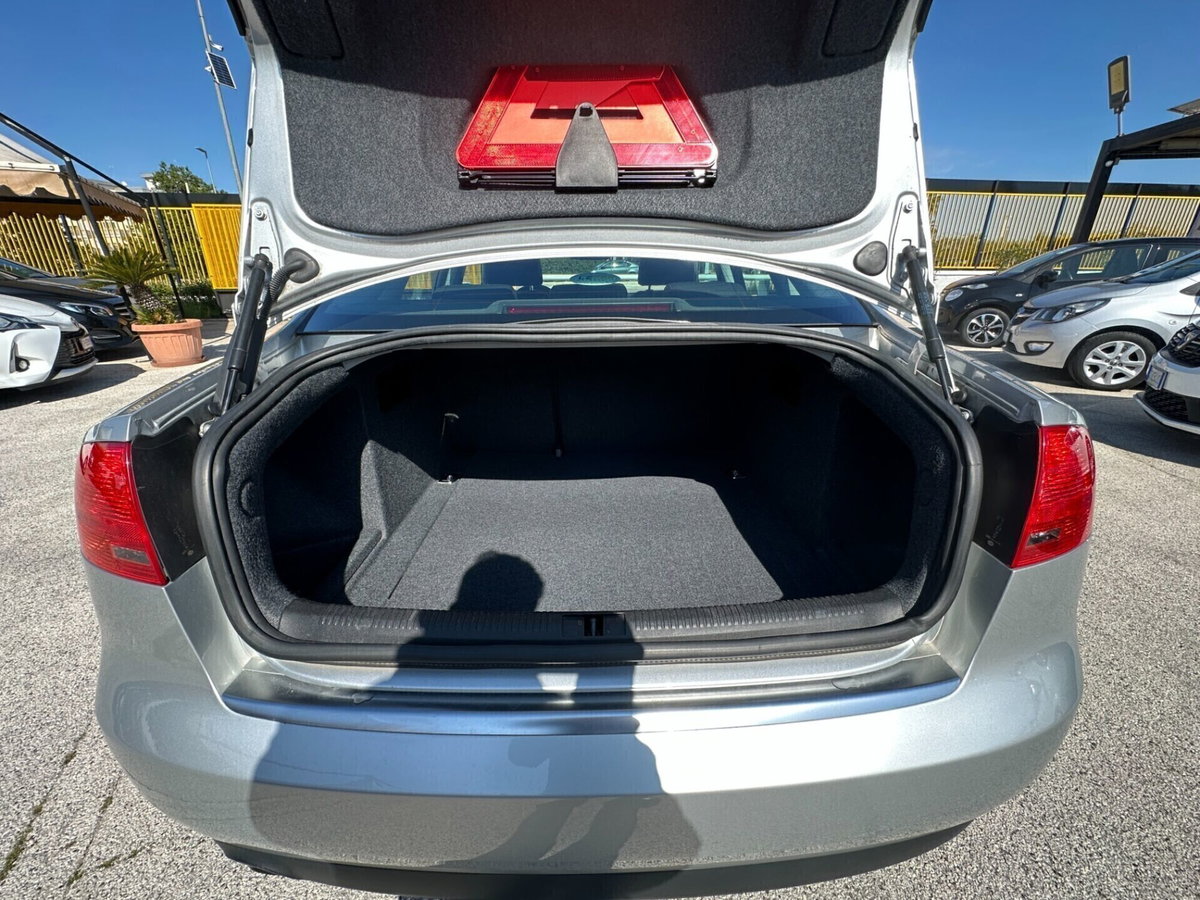 Audi A4 2.0 20V cat (11)