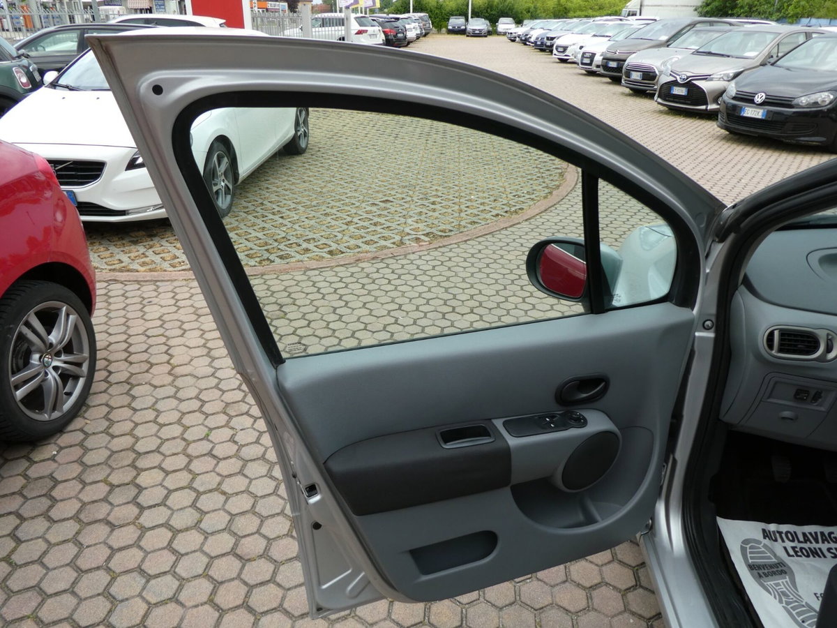 Renault Modus 1.2 16V GPL Dynamique (16)