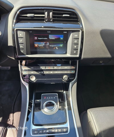 Jaguar XE 2.0 D 180 CV aut. Portfolio (12)