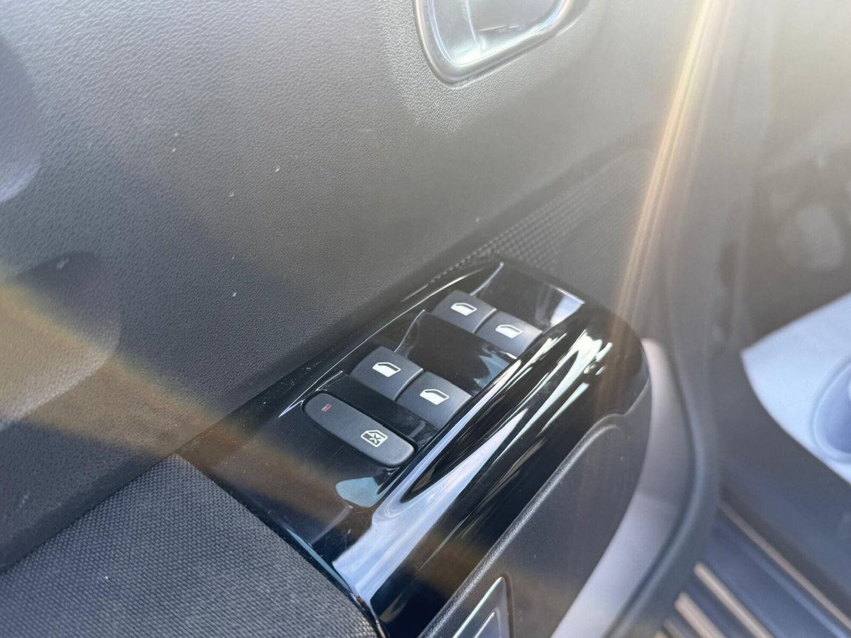 Citroen C3 BlueHDi 100 S&S Shine Pack (13)