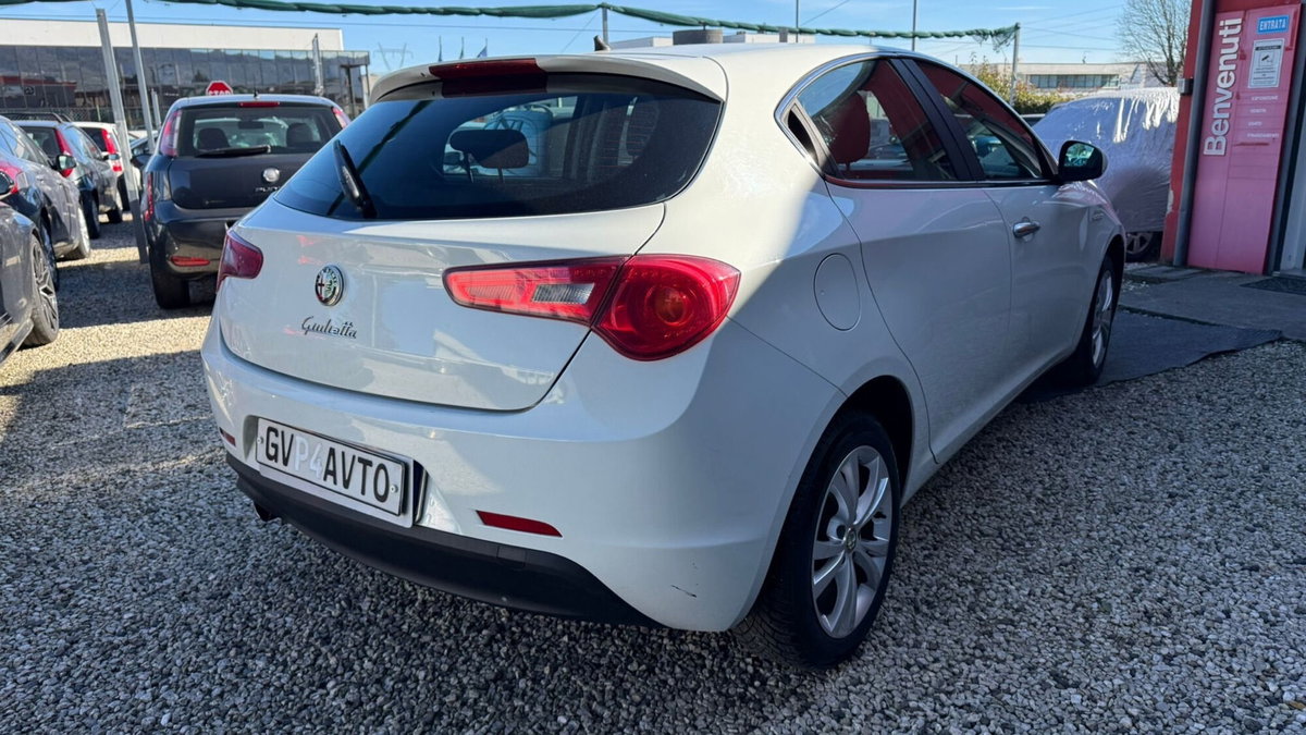 Alfa Romeo Giulietta 1.6 JTDm-2 Distinctive (4)