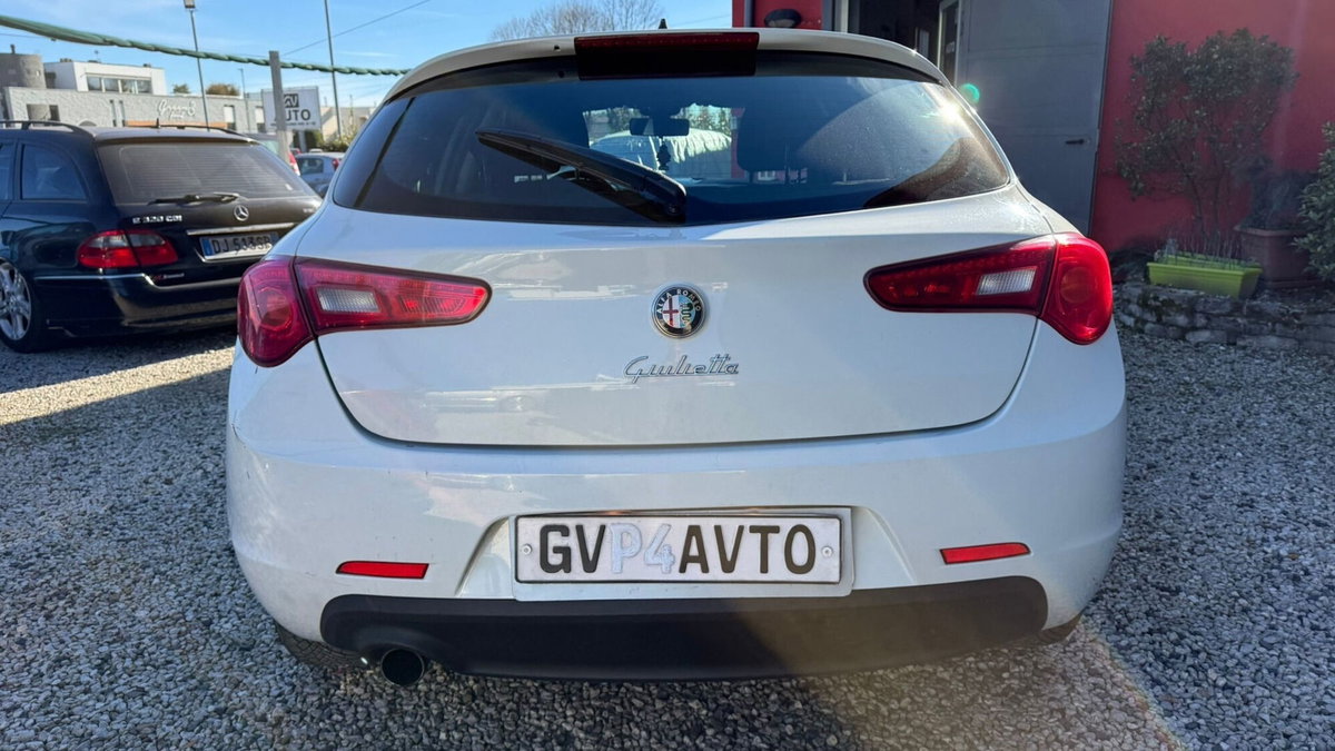 Alfa Romeo Giulietta 1.6 JTDm-2 Distinctive (6)