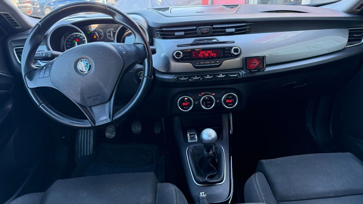 Alfa Romeo Giulietta 1.6 JTDm-2 Distinctive (9)