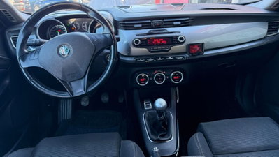 Alfa Romeo Giulietta 1.6 JTDm-2 Distinctive (9)