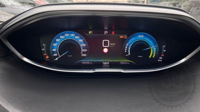 Peugeot 3008 Hybrid4 300 e-EAT8 Allure Pack (10)