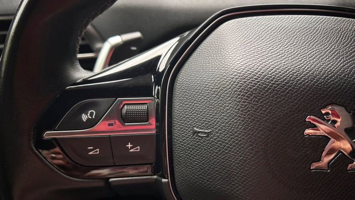 Peugeot 3008 Hybrid4 300 e-EAT8 Allure Pack (11)