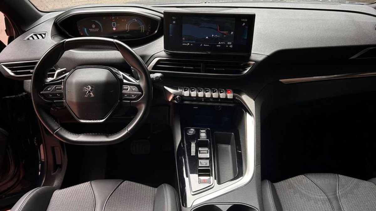 Peugeot 3008 Hybrid4 300 e-EAT8 Allure Pack (7)
