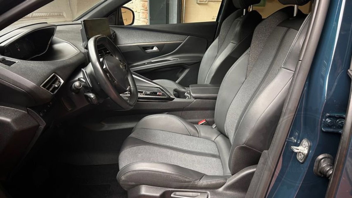 Peugeot 3008 Hybrid4 300 e-EAT8 Allure Pack (8)
