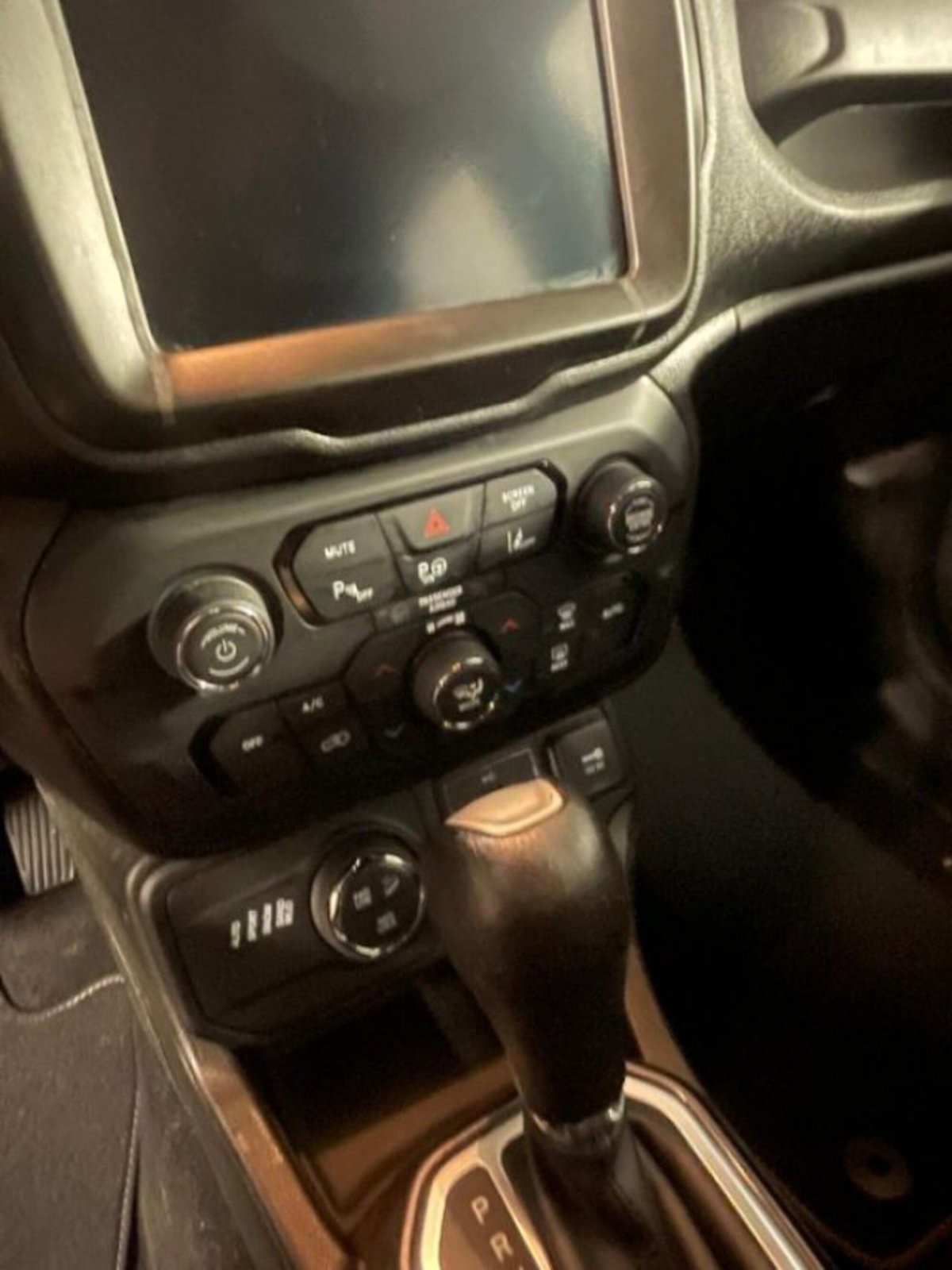 Jeep Renegade 1.3 T4 190CV PHEV 4xe AT6 Limited (5)