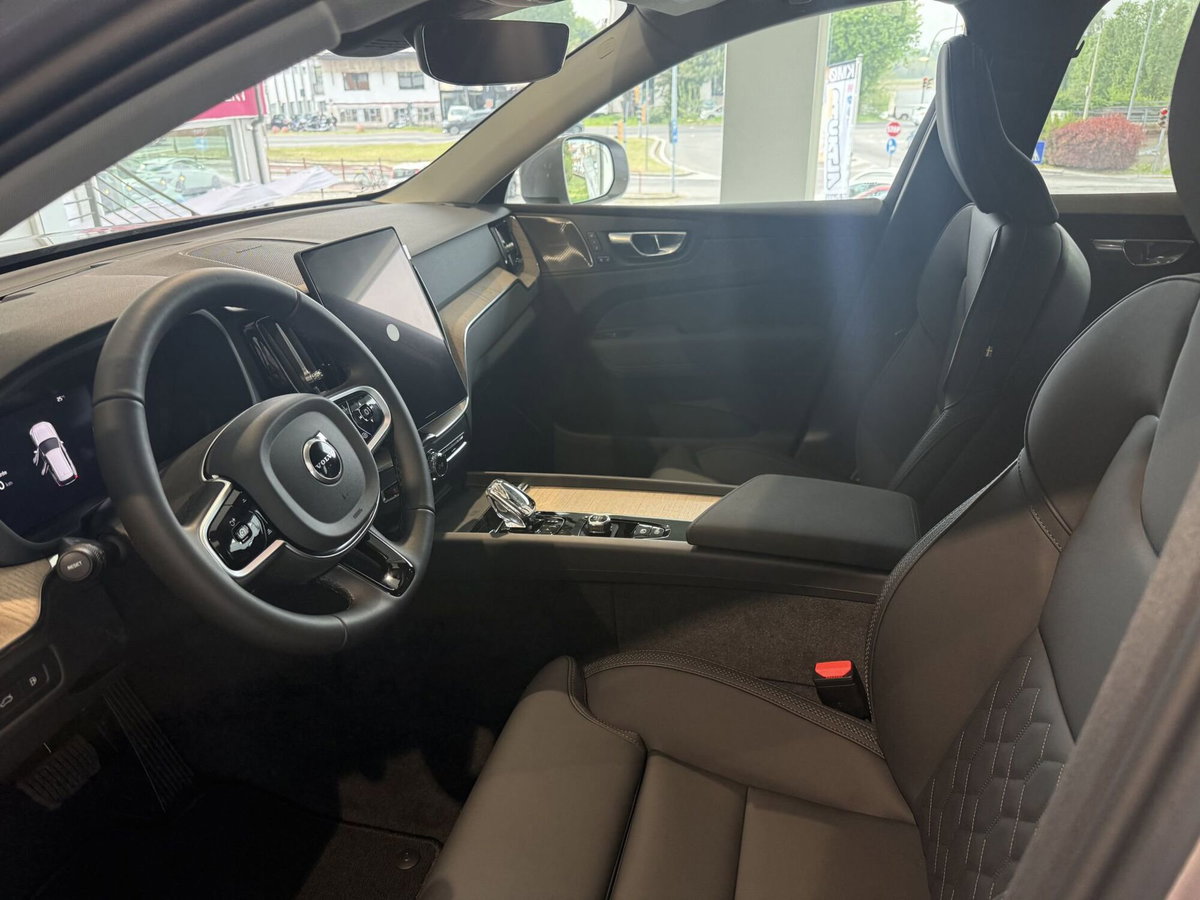 Volvo XC60 T6 Recharge AWD Plug-in Hybrid automatico Plus Bright (10)