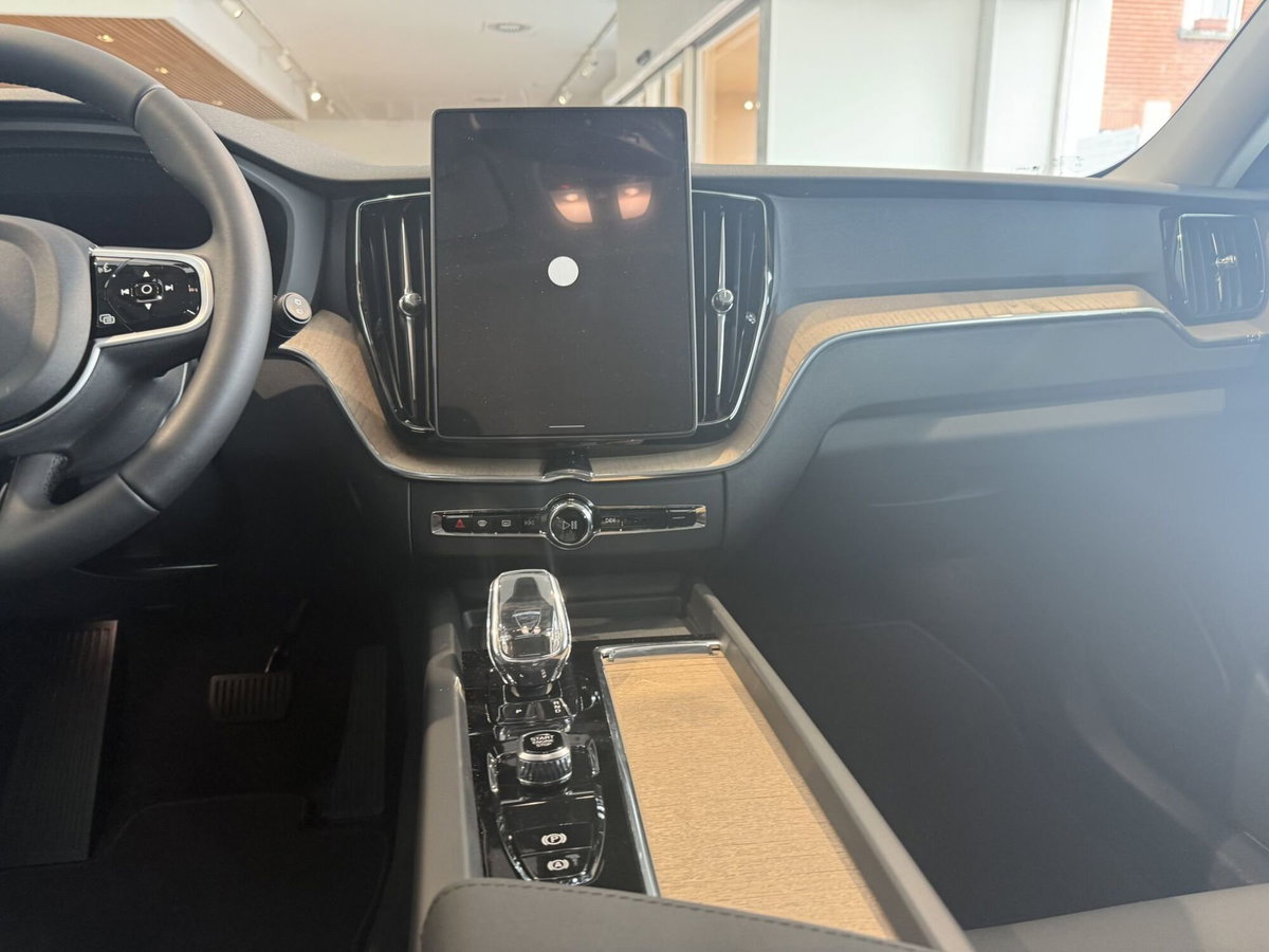 Volvo XC60 T6 Recharge AWD Plug-in Hybrid automatico Plus Bright (13)