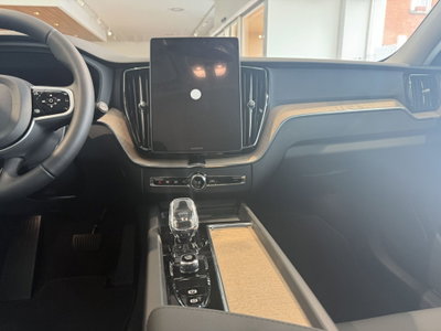Volvo XC60 T6 Recharge AWD Plug-in Hybrid automatico Plus Bright (13)