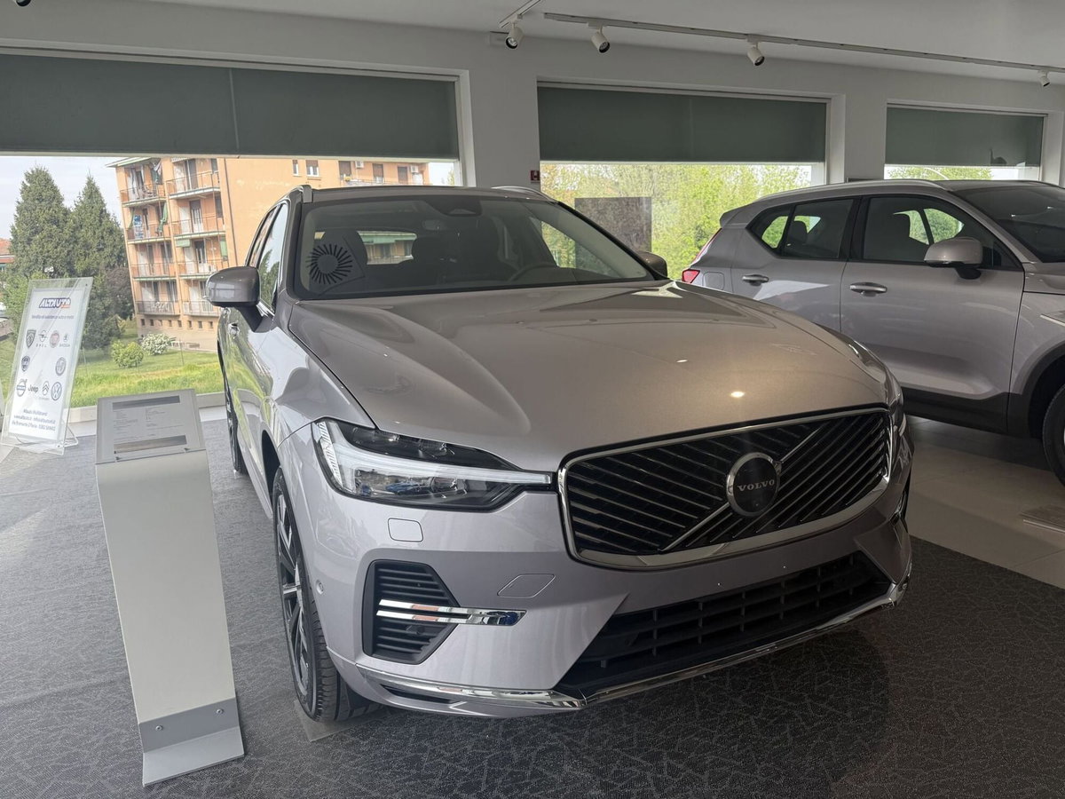 Volvo XC60 T6 Recharge AWD Plug-in Hybrid automatico Plus Bright (2)