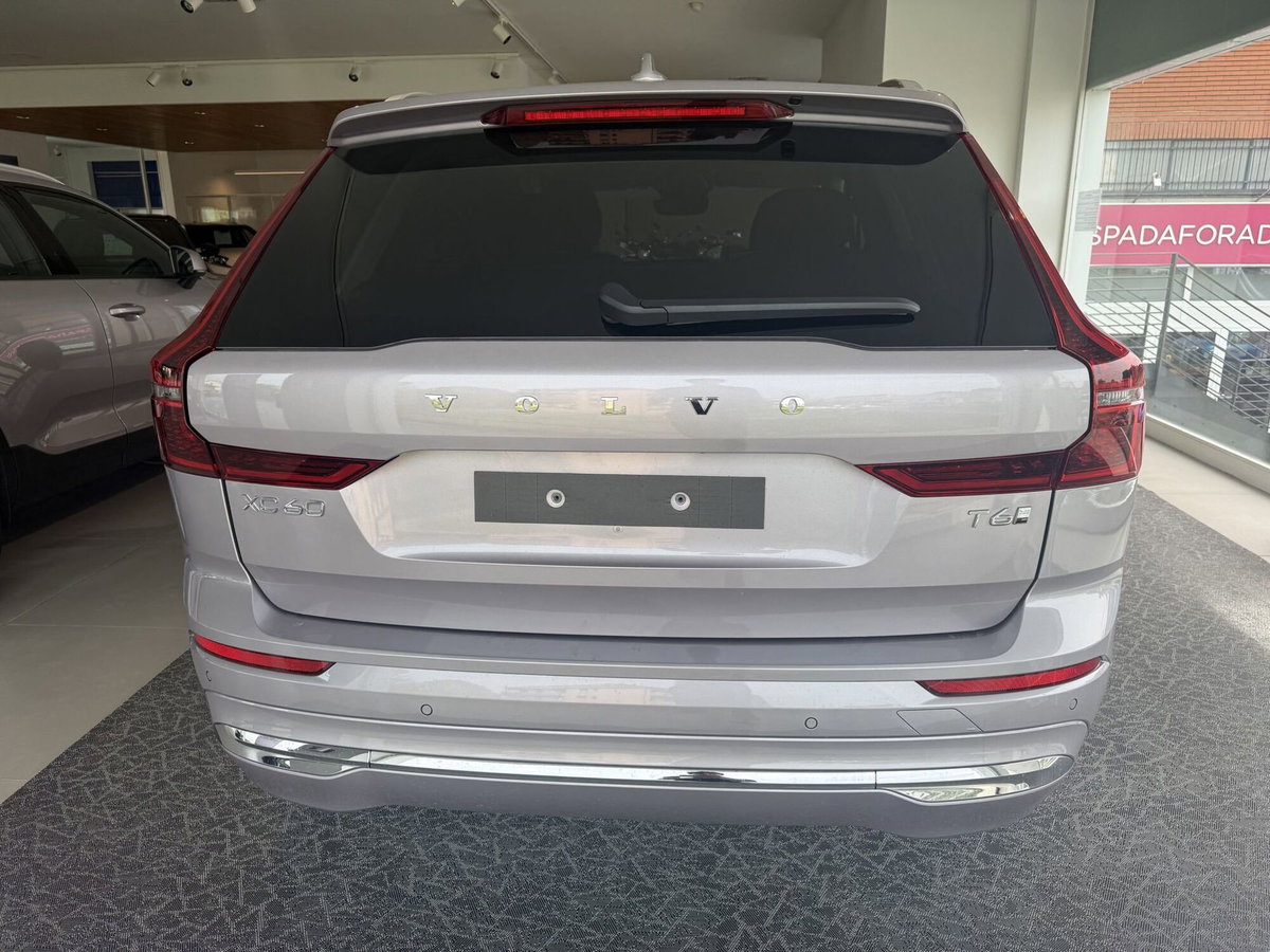 Volvo XC60 T6 Recharge AWD Plug-in Hybrid automatico Plus Bright (7)
