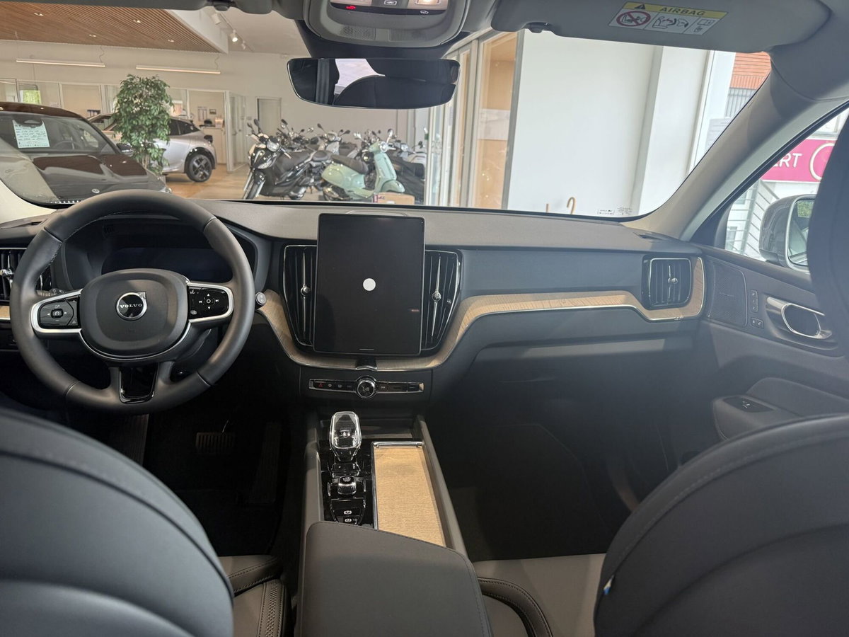 Volvo XC60 T6 Recharge AWD Plug-in Hybrid automatico Plus Bright (9)