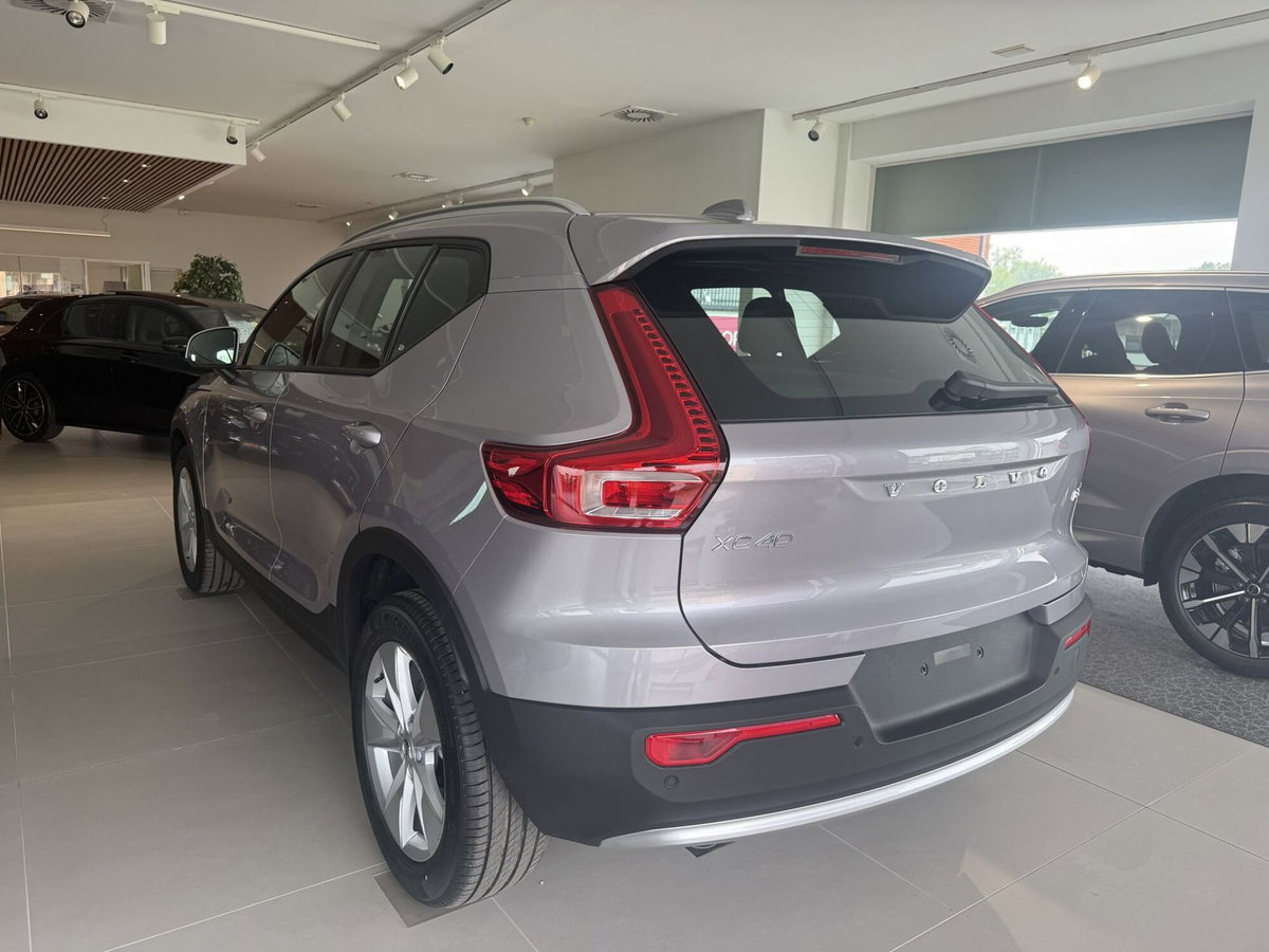 Volvo XC40 B3 automatico Essential (5)