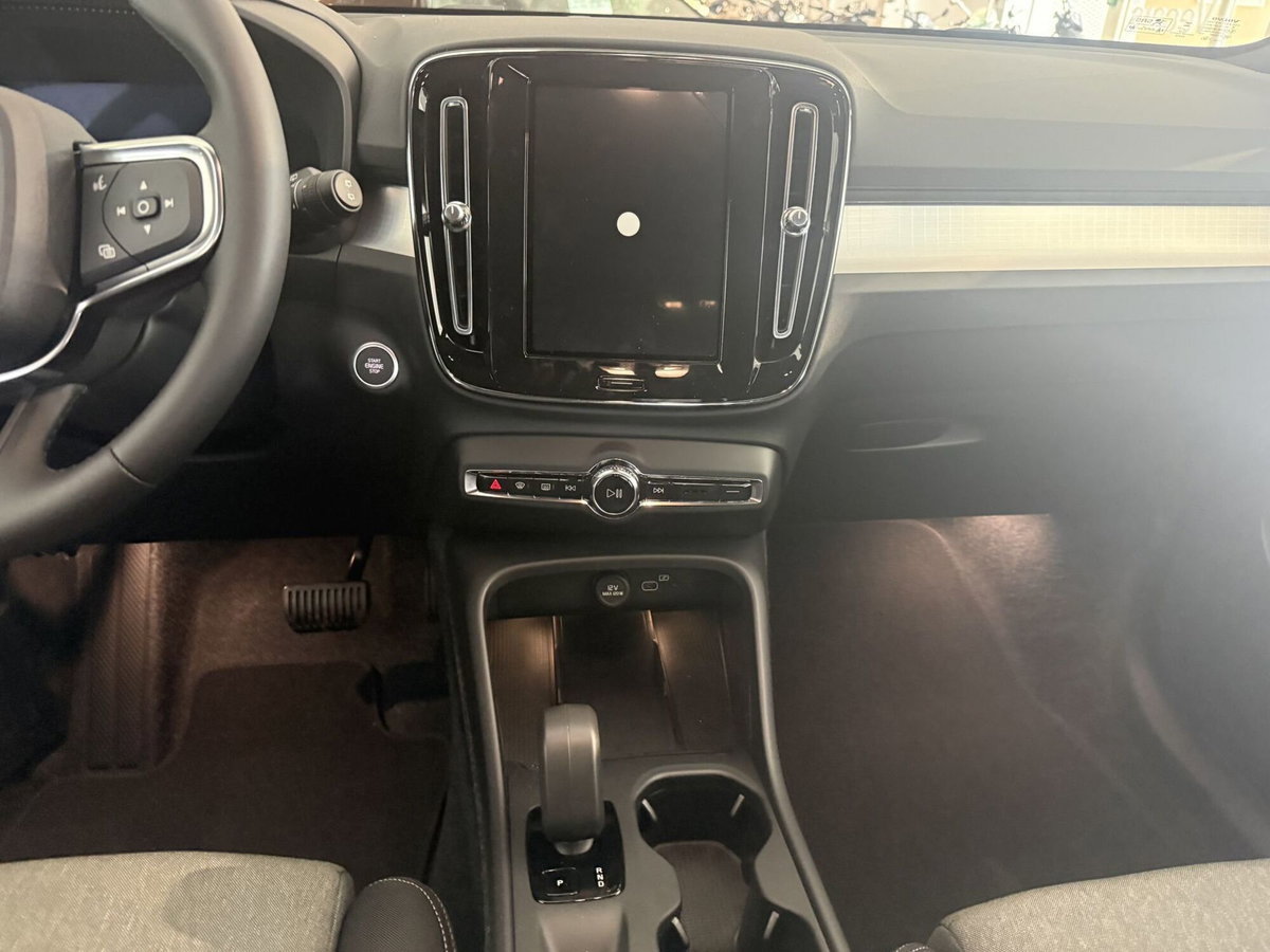 Volvo XC40 B3 automatico Essential (7)