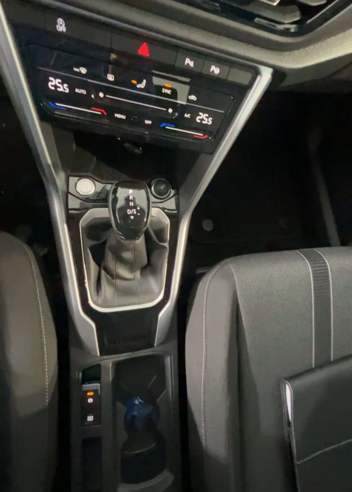 Volkswagen T-Roc 2.0 tdi Edition 150cv dsg (9)