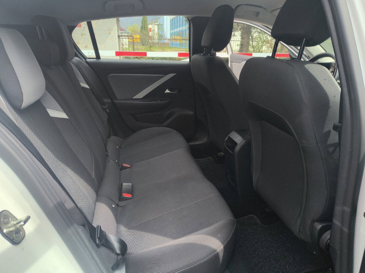 Opel Astra 1.5 Turbo Diesel 130 CV Elegance (10)