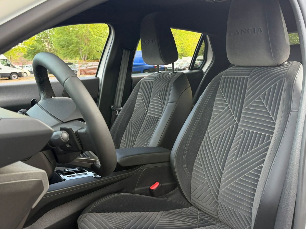 Lancia Ypsilon 1.2 mhev LX 110cv e-dct (7)
