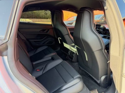 Porsche Taycan 4S (18)