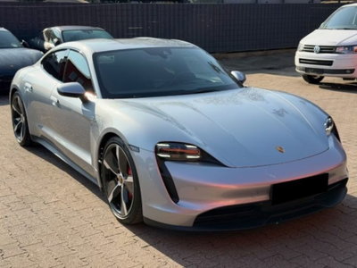 Porsche Taycan 4S (4)