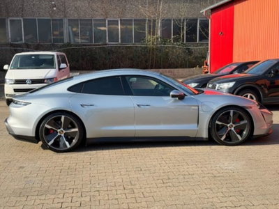 Porsche Taycan 4S (5)