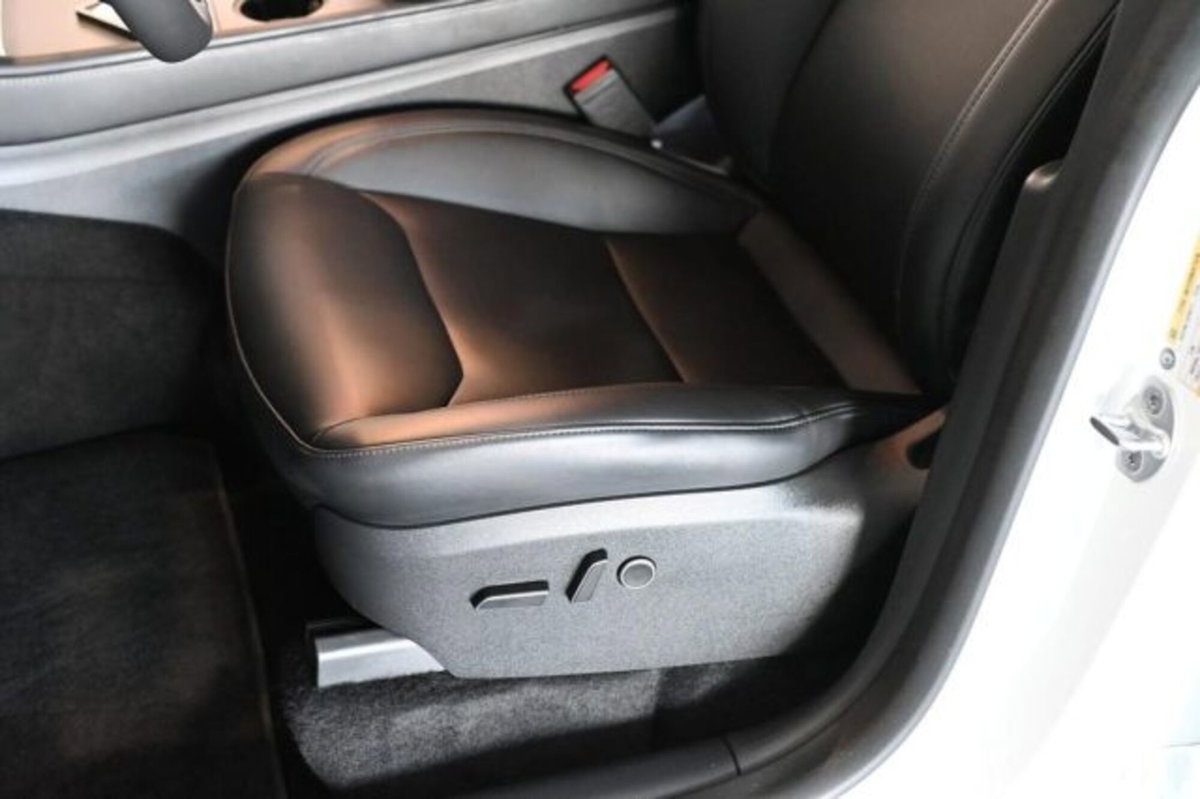Tesla Model Y Performance awd (16)