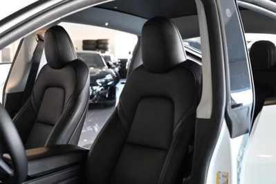Tesla Model Y Performance awd (17)