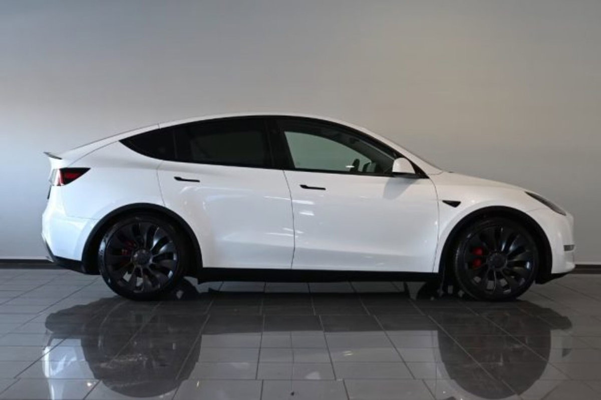 Tesla Model Y Performance awd (3)