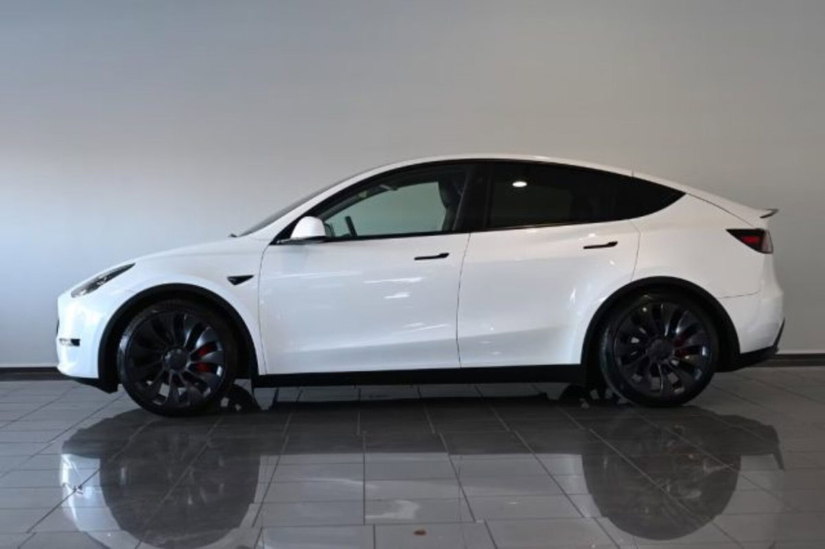 Tesla Model Y Performance awd (4)