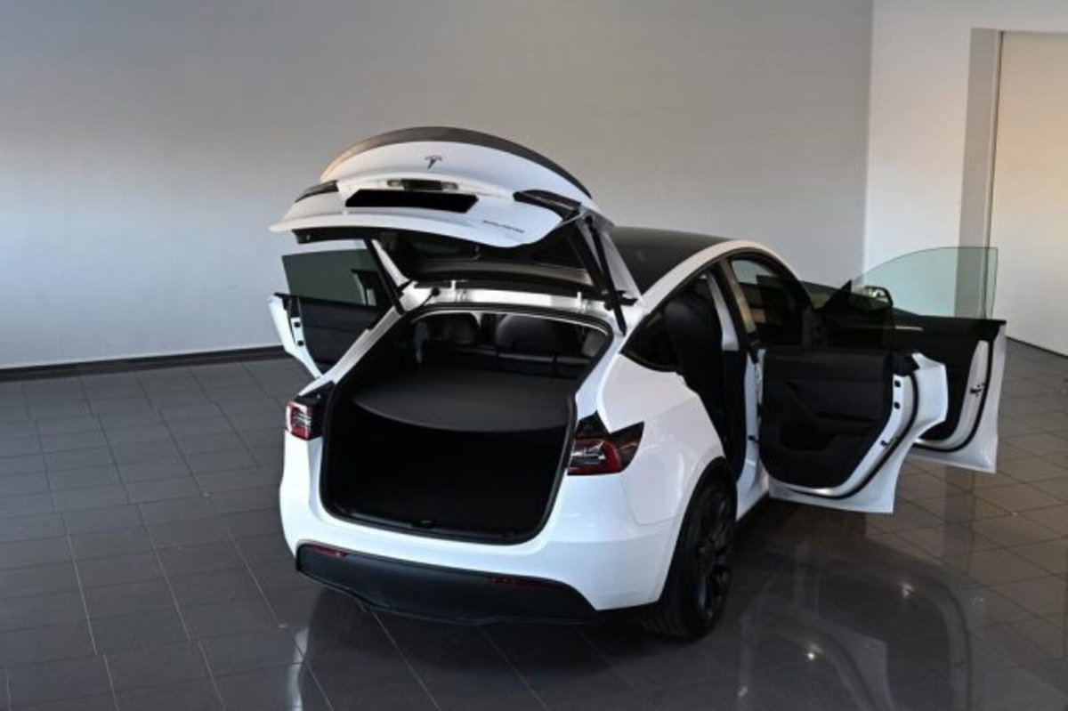 Tesla Model Y Performance awd (6)