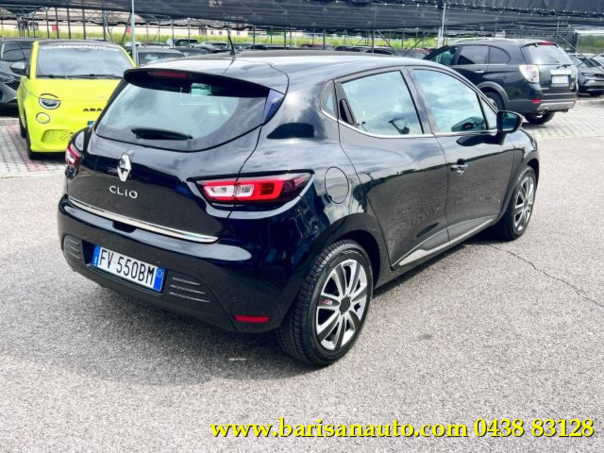 Renault Clio TCe 12V 75 CV 5 porte Moschino Zen (3)