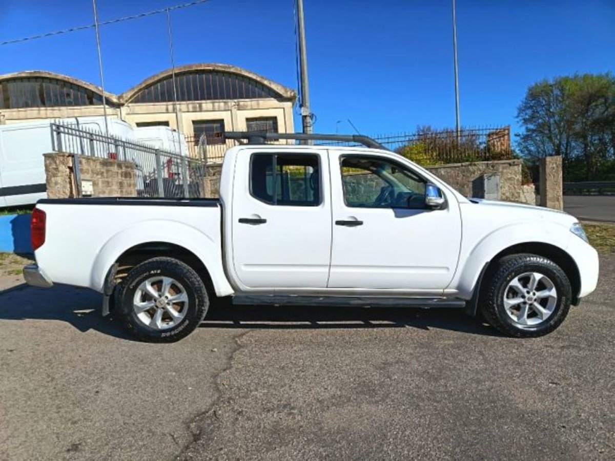 Nissan Navara 2.5 dCi 190CV 4 porte Double Cab LE Plus (5)
