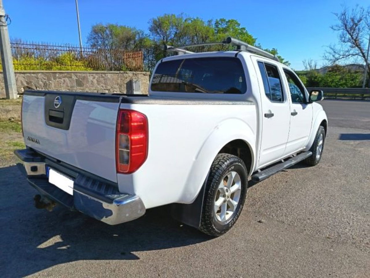 Nissan Navara 2.5 dCi 190CV 4 porte Double Cab LE Plus (6)