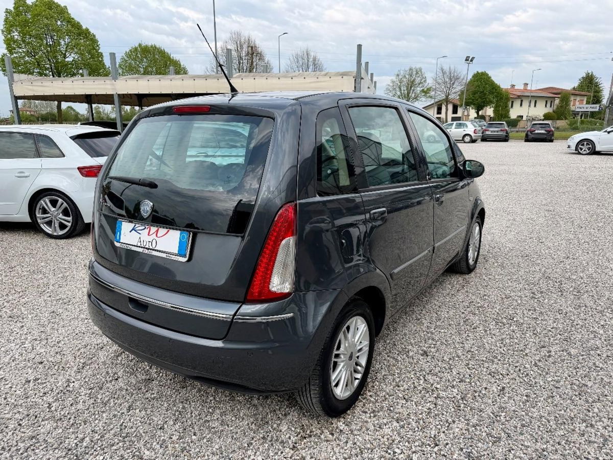 Lancia Musa 1.4 16V Diva (5)