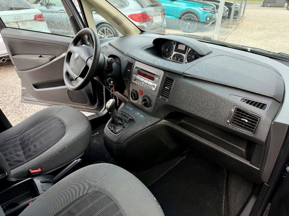 Lancia Musa 1.4 16V Diva (8)