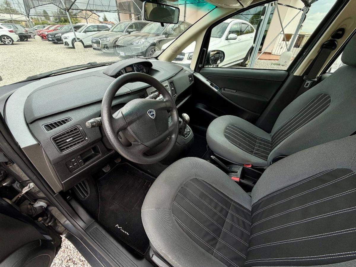 Lancia Musa 1.4 16V Diva (9)