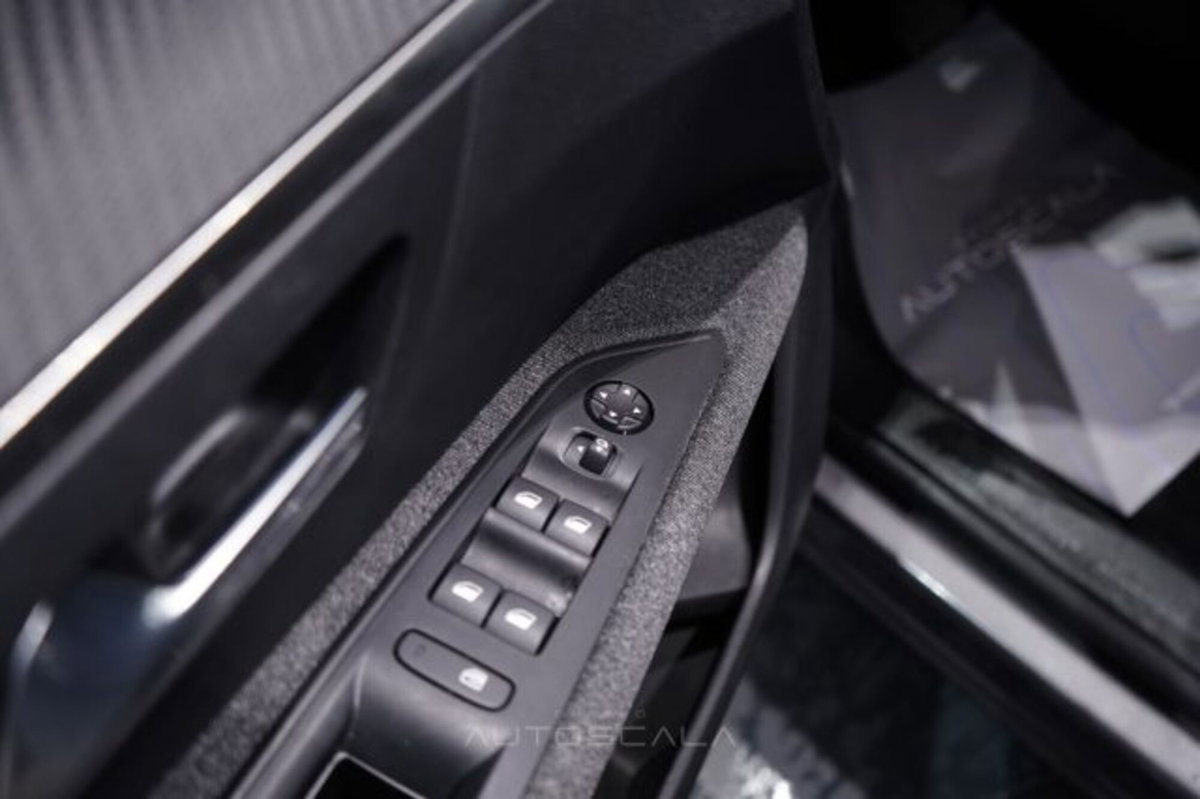 Peugeot 3008 PureTech Turbo 130 S&S EAT8 Active Pack (4)
