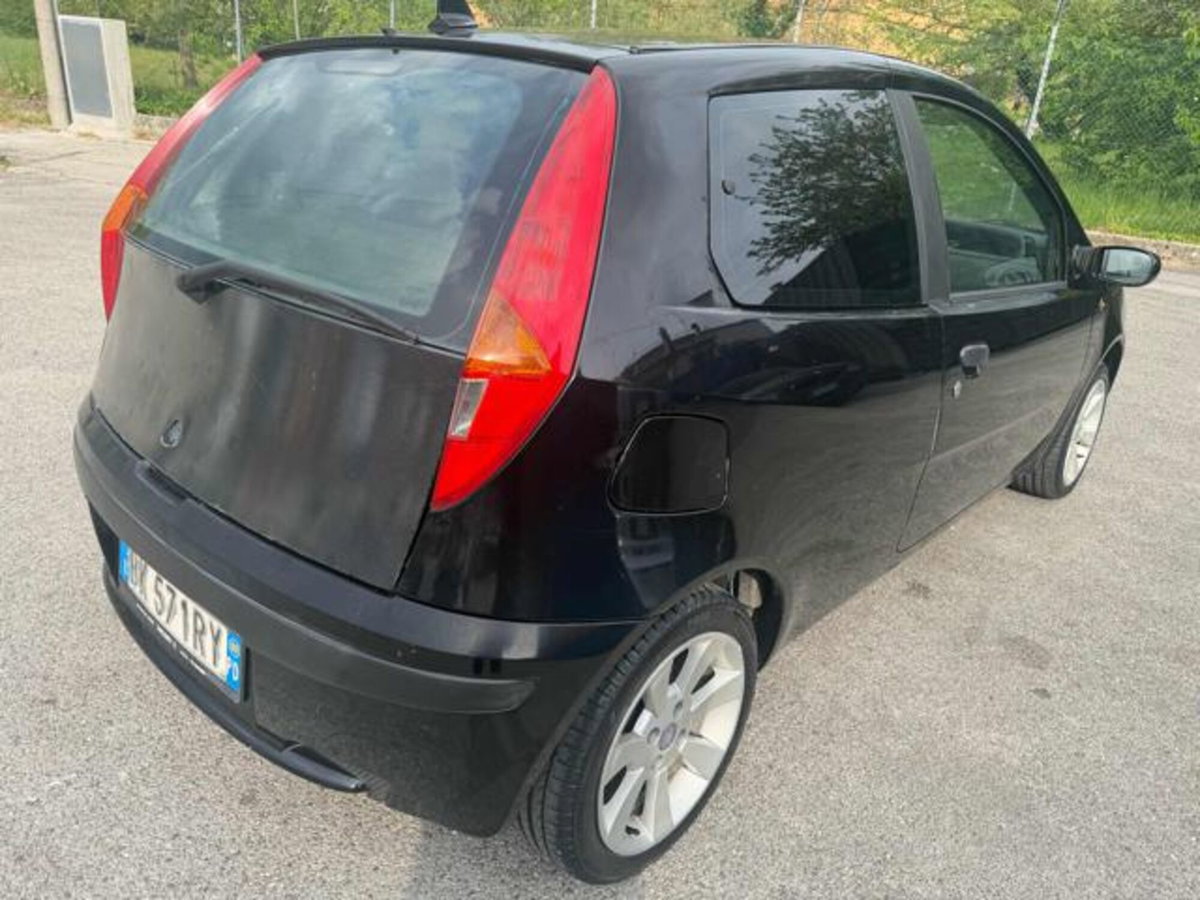 Fiat Punto 1.2i 16V cat 3 porte Sporting (2)