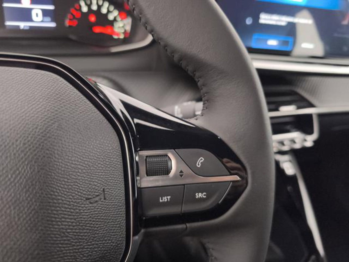 Peugeot 2008 1.2 puretech Style s&s 100cv (16)