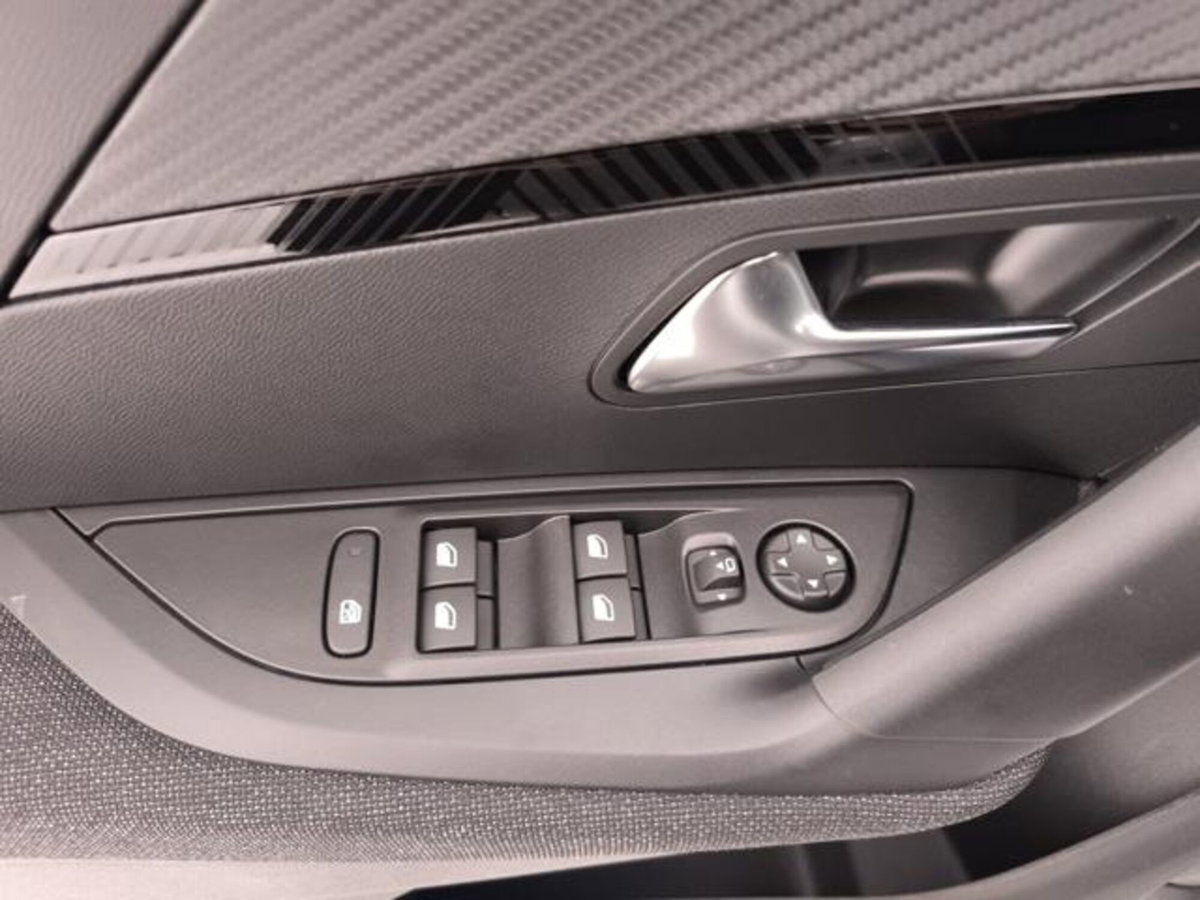 Peugeot 2008 1.2 puretech Style s&s 100cv (20)