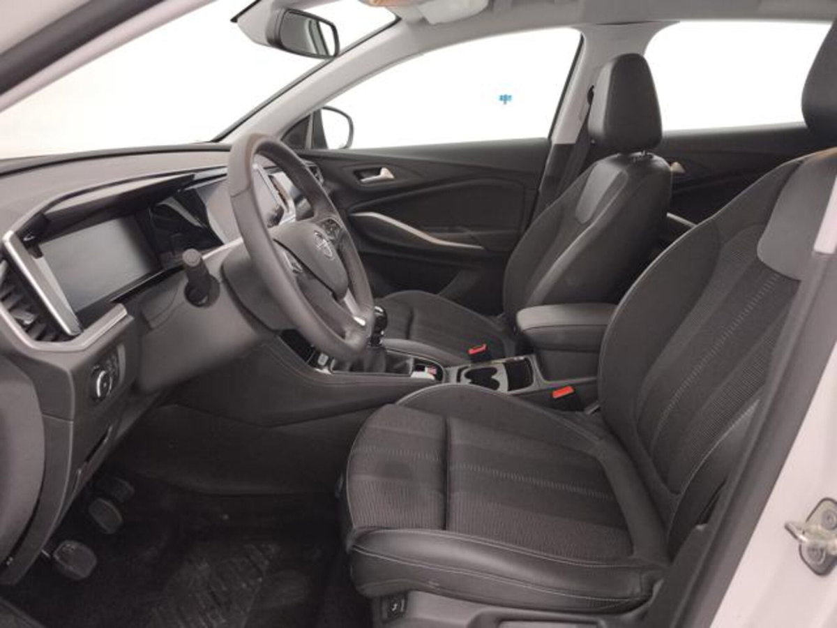 Opel Grandland 1.2 GS s&s 130cv (11)