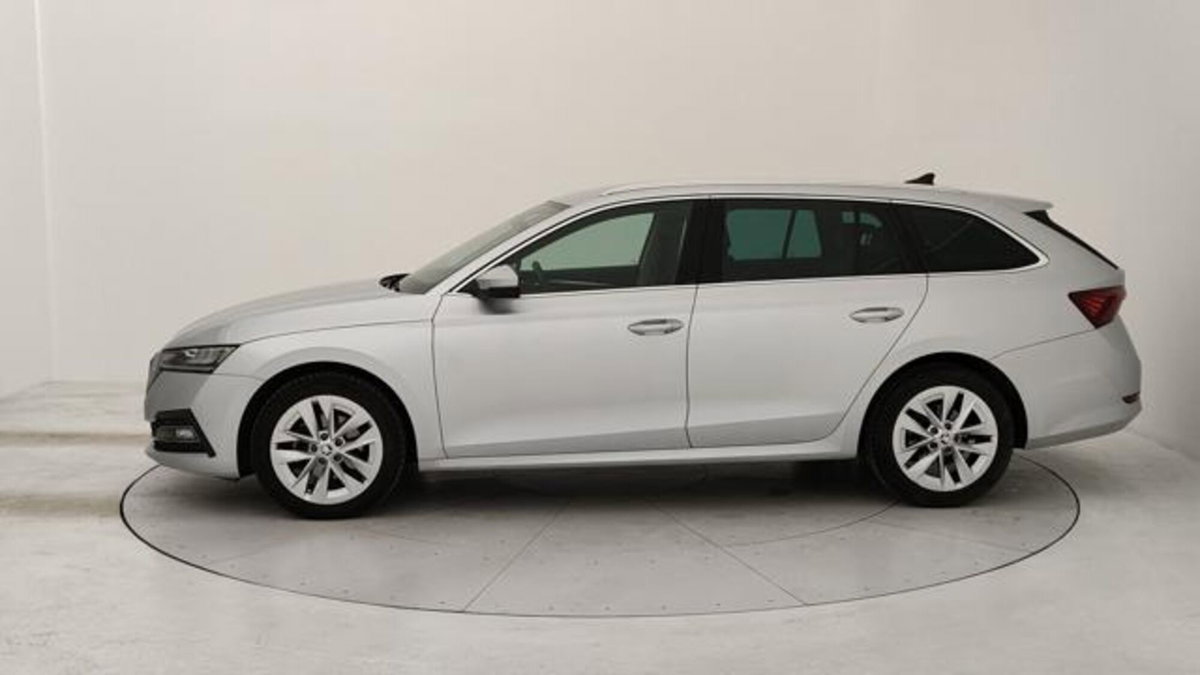 Skoda Octavia Station Wagon 2.0 TDI EVO SCR 150 CV DSG 4x4 Wagon Style (2)